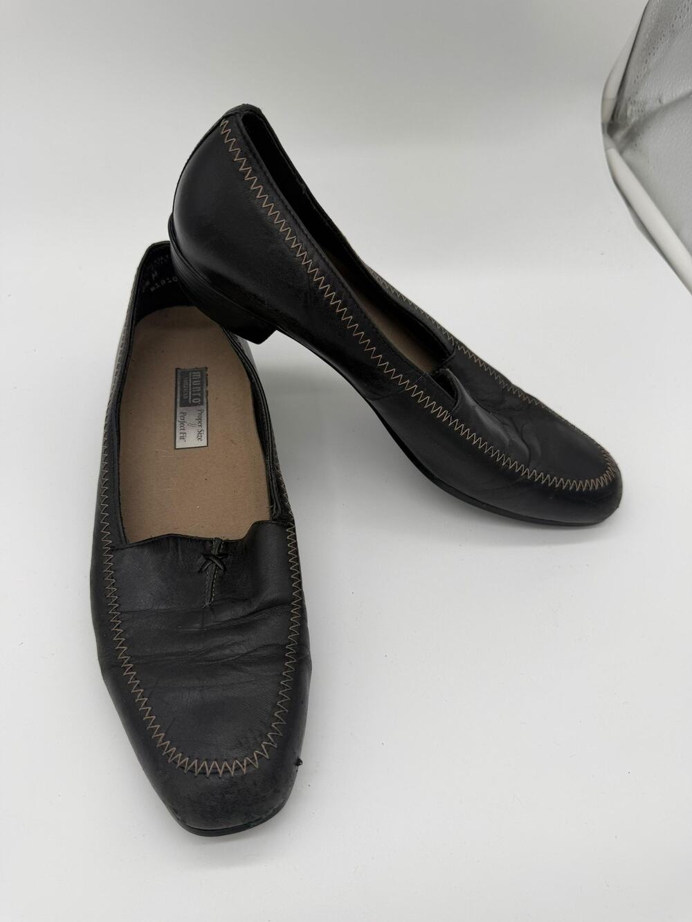 Munro Shoes Womens Size 8.5M Black Leather Loafers Contrast Stitch Comfort